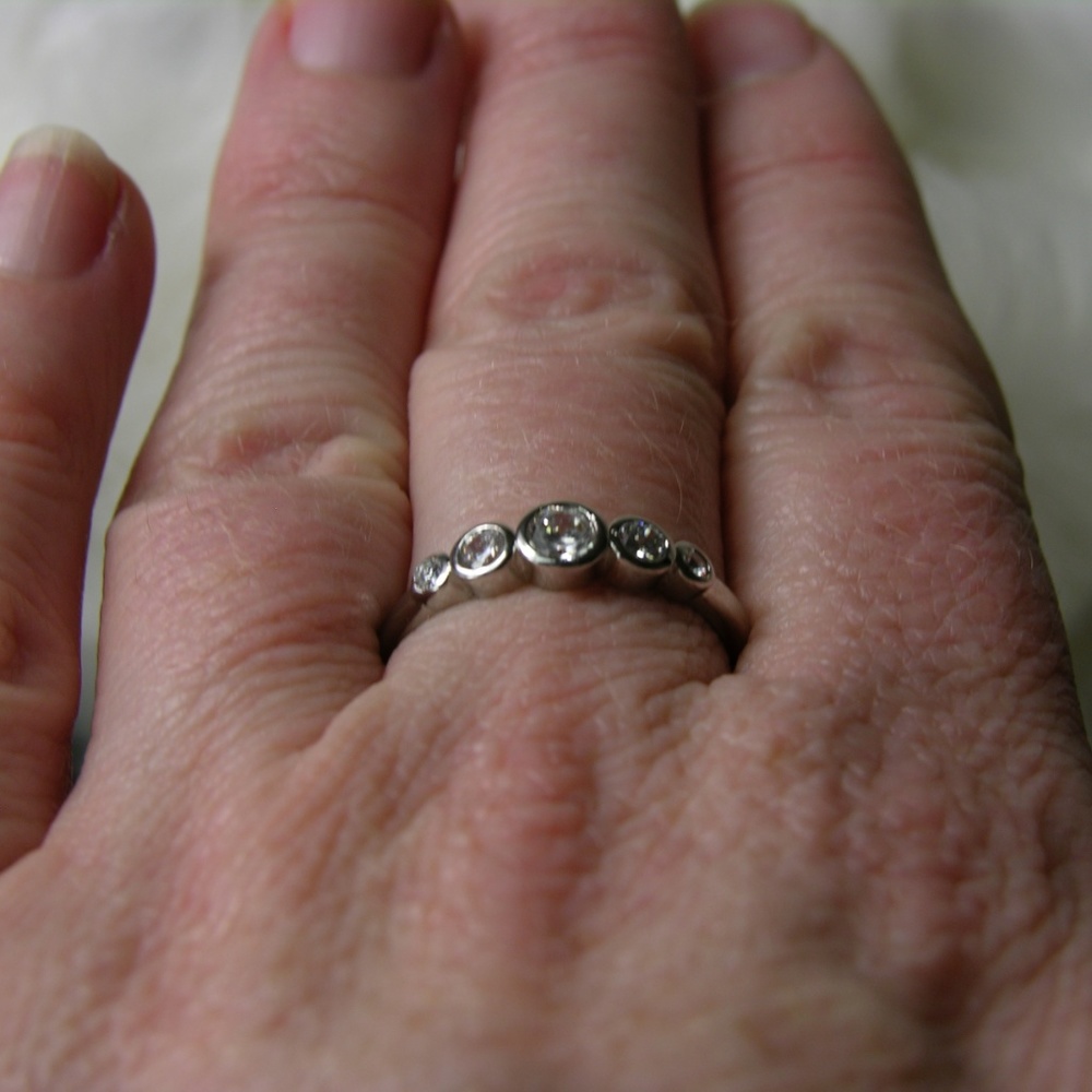 Only 2 LEFT! 5 Stone Silver and Zircon Dainty Ring - Picture 4 of 4